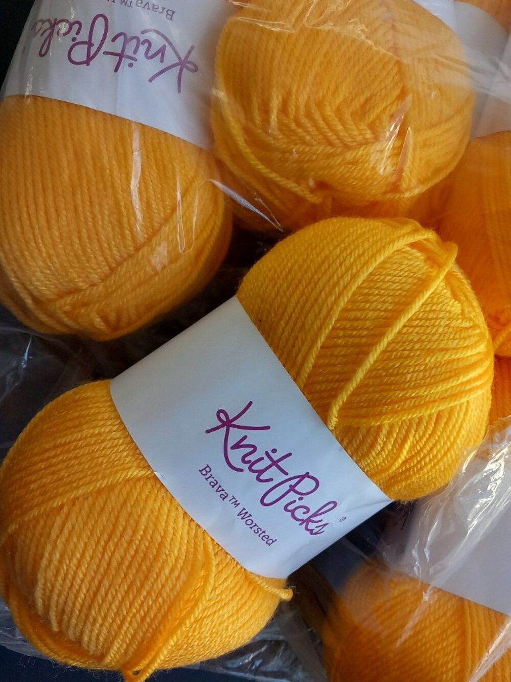 7 Skiens Knit Picks Brava Worsted Yarn Color Canary / Yellow (218 yd/skien)